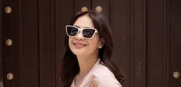 Intip gaya versatile dan timeless ala Nagita Slavina (Buttonscarves)