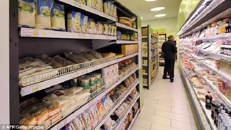 Supermarket di Colombes, Paris, Prancis.