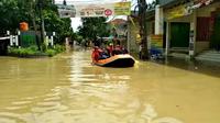 Kondisi di Perumahan Villa Nusa Indah 1 dan 2 Desa Bojongkulur, Kecamatan   Gunungputri, Kabupaten Bogor yang kembali terendam banjir, Senin (8/2/2021) pagi. (Liputan6.com/Achmad Sudarno)