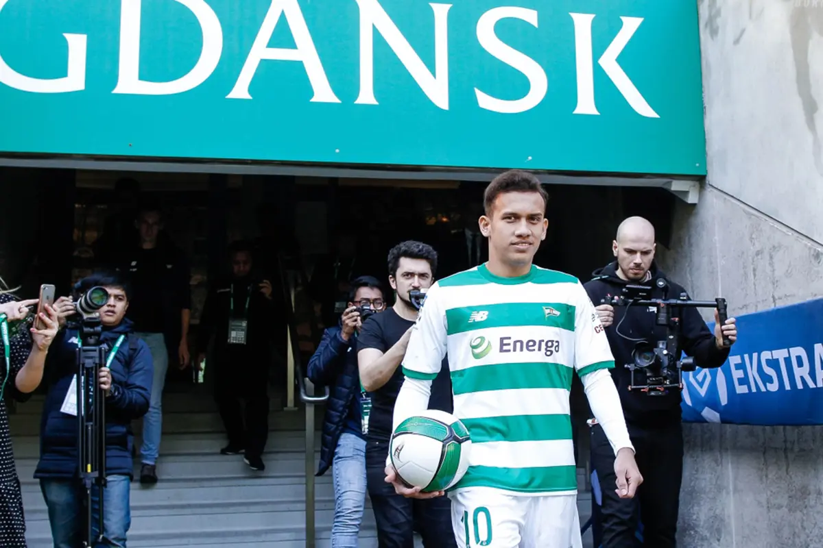 FOTO: Egy Maulana Resmi Bergabung dengan Lechia Gdansk