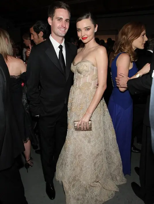 Layaknya sepasang pengantin pada umumnya, Evan dan Miranda juga melakukan bulan madu. Keduanya memilih sebuah pulau pribadi yang menawarkan keindahan alam yang luar biasa dan tentunya menambah keromantisan keduanya. (AFP/Bintang.com)