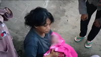 Detik-detik Menegangkan Ibu Melahirkan di Pinggir Jalan Saat Menunggu Angkot
