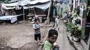 Anak-anak saat bermain di permukiman RW 07 Rawajati, Kecamatan Pancoran, Jakarta, Selasa (22/9/2020). (merdeka.com/Iqbal S. Nugroho)