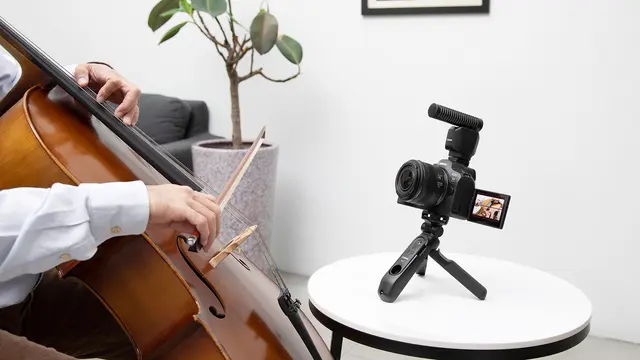 Kamera Mirrorless Terbaru Canon dengan Spesifikasi Mumpuni untuk Fotografer dan Videografer