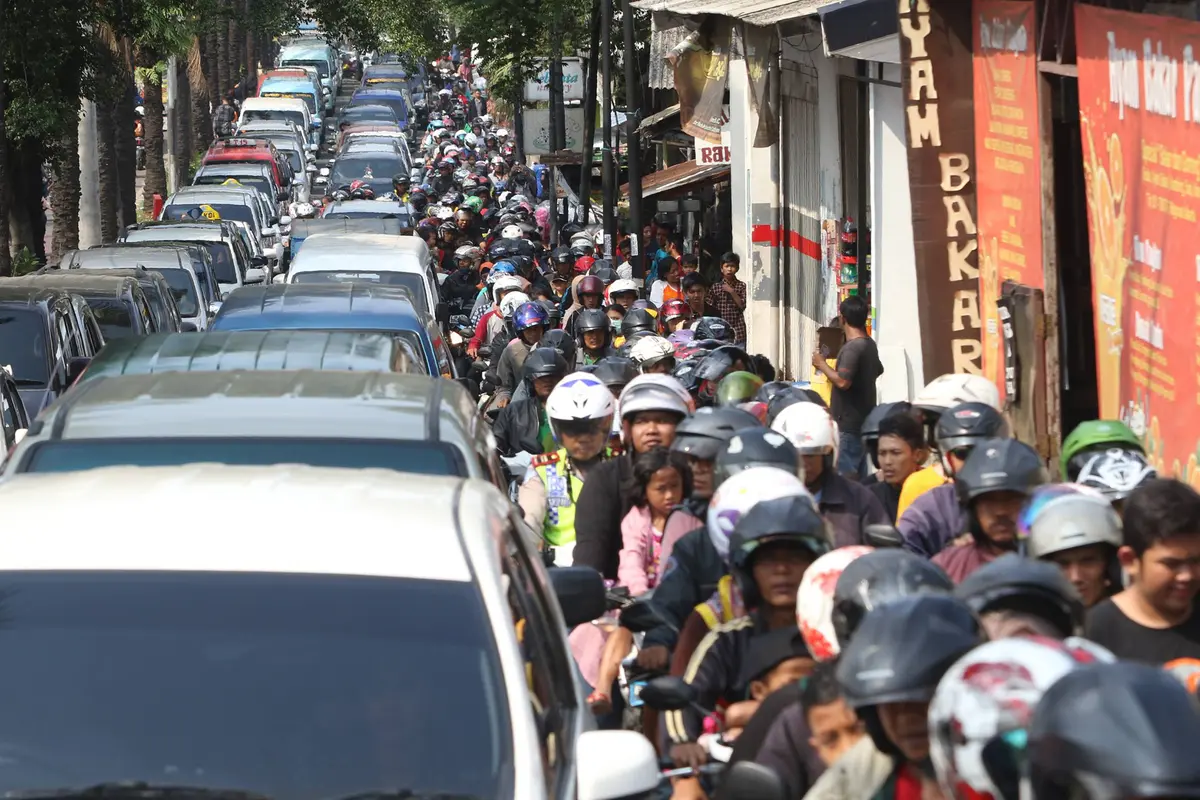20160101-Antusias Libur Tahun Baru, Akses Menuju Ragunan Macet Parah