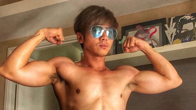 Rafael Tan mulai kembali berolahraga setelah berhenti selama delapan tahun. Hal itu membuat perutnya membuncit dan berat badannya mencapai 78 kg. (Liputan6.com/IG/@rafaell_16)