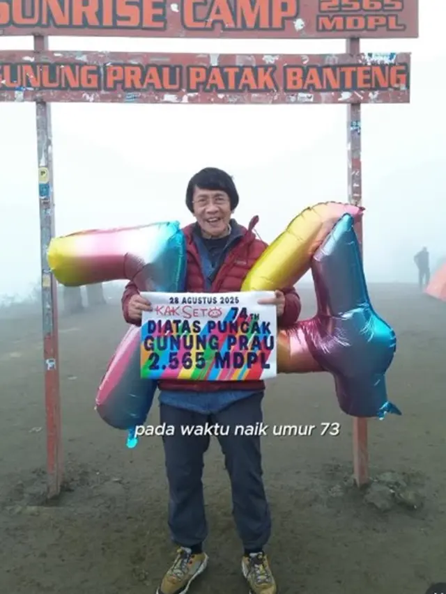 6 Potret Kak Seto Rayakan Ultah ke-74 di Gunung Prau, Menolak Tua Taklukkan Puncak