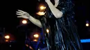 Pada konser bertajuk Traya, Krisdayanti membawakan sekitar 30 lagu selama durasi pertunjukkan sekitar dua jam, di Jakarta Convention Center, Jakarta, Minggu (3/5/2015). (Liputan6.com/Faisal R Syam)