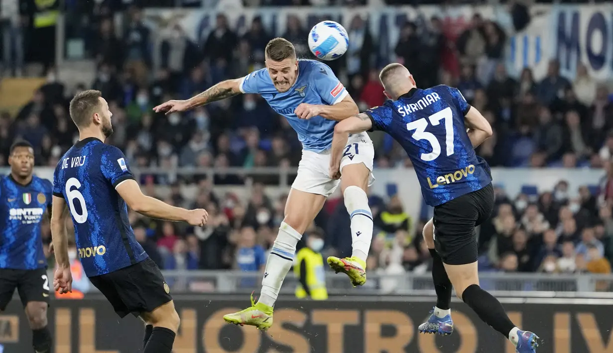 Lazio racikan Maurizio Sarri tampil begitu perkasa dan berhasil menundukkan Inter Milan asuhan Simone Inzaghi dengan skor 3-1. (AP/Alessandra Tarantino)