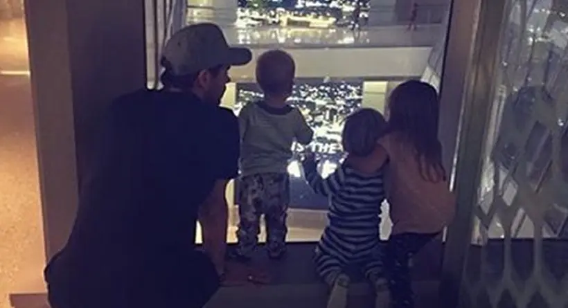 Chris Hemsworth bersama putri dan anak kembarnya (Instagram)