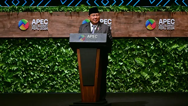 Presiden RI Prabowo Subianto saat berbicara dalam KTT APEC CEO Summit di Lima, Peru, disiarkan di Youtube Sekretariat Presiden, Jumat (15/10/2024).
