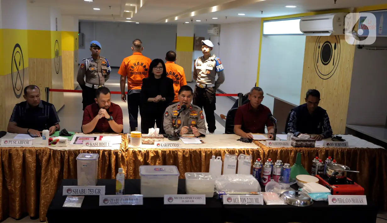 Setalah dilakukan pendalaman terhadap HR, penyidik kembali mengamankan satu pelaku lain inisial RP yang merupakan warga asal Ambon. Keduanya memiliki peran yang berbeda. (Liputan6.com/Johan Tallo)