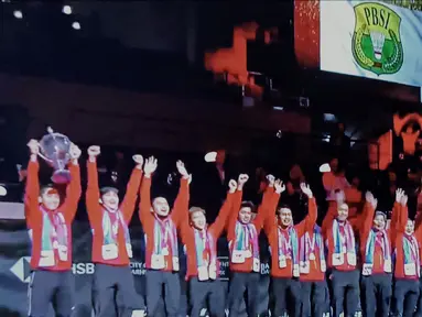 Sudah menjadi tradisi pada ajang bulutangkis ketika bendera negara pemenang akan dikibarkan bersama lagu kebangsaan pada podium perayaan juara. Namun, Indonesia tak bisa merasakan momen-momen sakral tersebut di Piala Thomas 2020. (Tangkapan layar vidio.com)