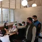 Wali kota Bogor Bima Arya sidak restoran dan kafe di Bogor. (Achmad Sudarno/Liputan6.com).