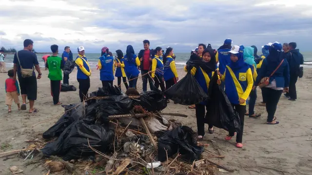 Pemuda Bengkulu Gelar Aksi Bersih Danau Dendam Tak Sudah