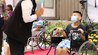 Gubernur Jawa Timur Khofifah Indar Parawansa saat memperingati Hari Disabilitas di Surabaya (Dian Kurniawan/Liputan6.com)
