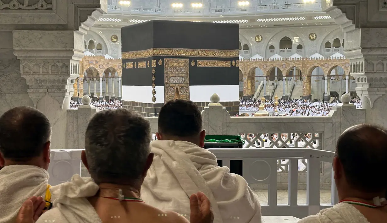 Momen ini dikenal sebagai Hari Arafah dan menjadi rukun haji yang paling utama. Selanjutnya, umat Islam akan merayakan Hari Raya Idul Adha pada 10 Zulhijah. (Foto oleh AFP)