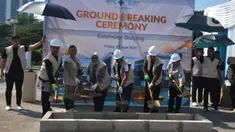 President Director of EMC Healthcare Jusup Halimi secara simbolis meletakkan batu pertama pembangunan sebagai tanda dimulainya ground breaking ceremony extension Building  EMC Sentul, Jawa Barat Jumat (7/6/2024). (merdeka.com/Imam Buhori)