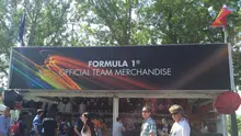Stan ofisial Merchandise Formula 1 (F1) di Sirkuit Red Bull Ring, Spielberg, tidak menjual pernak-pernak Manor Racing. (Bola.com/Reza Khomaini)
