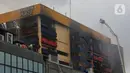 Diketahui, kebakaran hebat melanda gedung Glodok Plaza di Jalan Pinangsia Raya, Jakarta Barat, Rabu (15/1/2025) sekitar pukul 21.30 WIB. (Liputan6.com/Angga Yuniar)