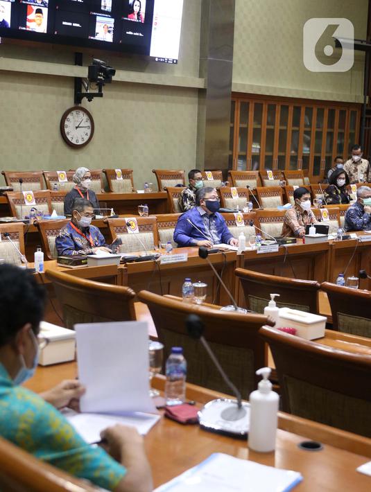 Menteri Riset dan Teknologi Bambang Brodjonegoro menghadiri  rapat kerja di ruang rapat Komisi XI DPR RI, kompleks parlemen, Jakarta, Rabu (3/2/2021).  Vaksin covid-19 Merah Putih baru dapat digunakan pada tahun 2022. (Liputan6.com/Angga Yuniar)