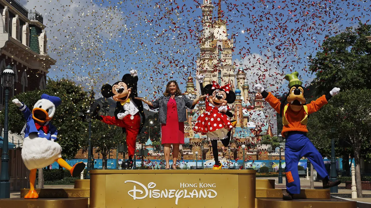 FOTO: Kembali Dibuka, Disneyland Hong Kong Terapkan Protokol Kesehatan COVID-19