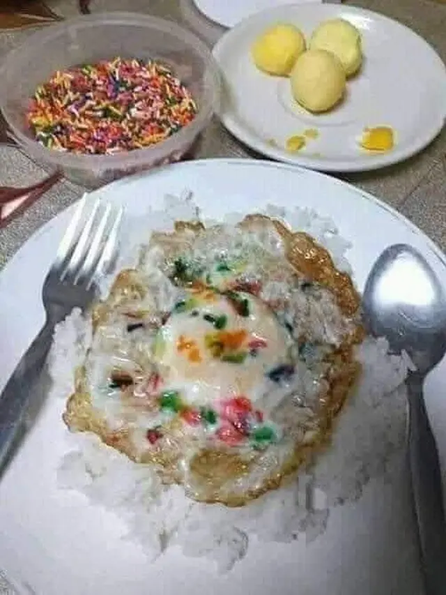 7 Potret Nyeleneh Kombinasi Makanan ala Netizen Ini Bikin Heran
