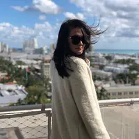 "Wow, apa yang mesti dikomentari?," tanya Luna Maya yang saat itu dimintai komentar mengenai hubungan Ariel dan Pevita yang memang belum diketahui kebenarannya. (Instagram/lunamaya)