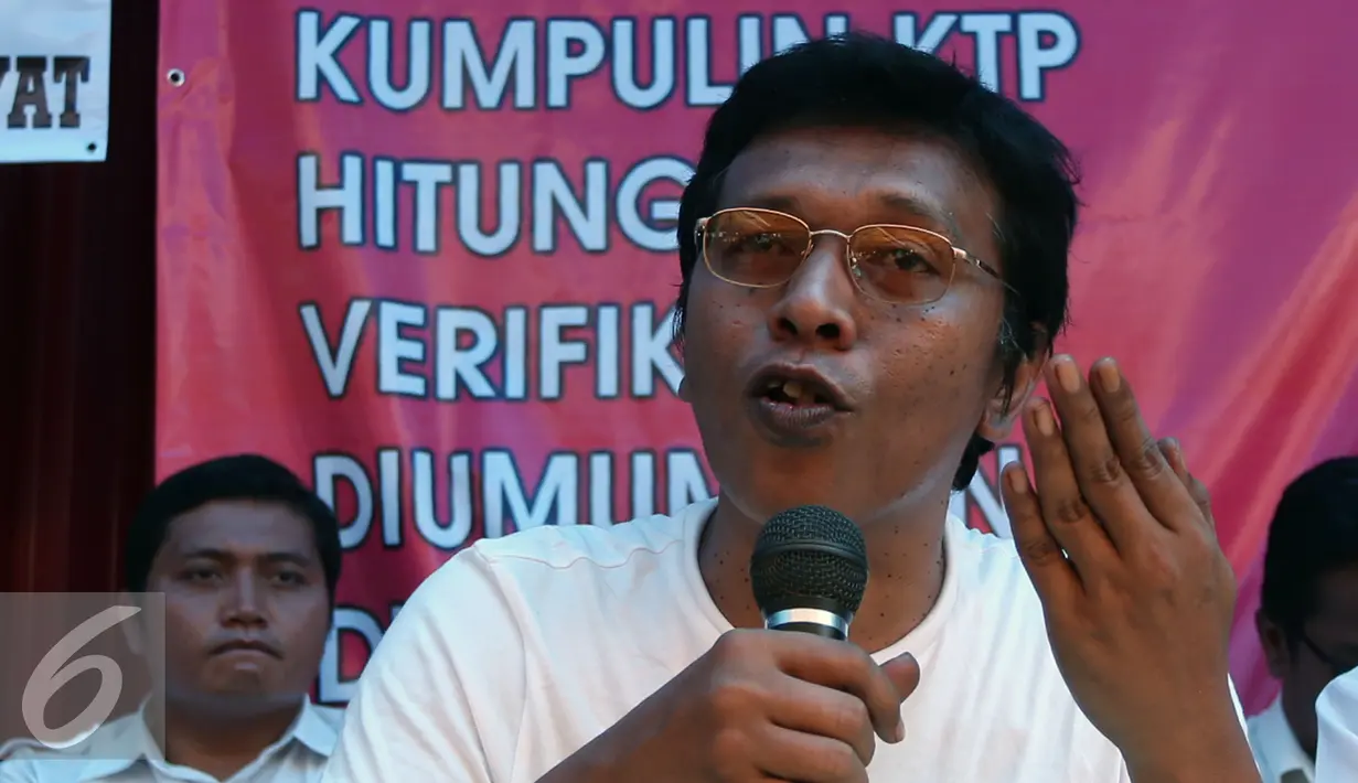 Adian Napitupulu memberikan keterangan saat konferensi pers di Jakarta, Sabtu (25/6). Dalam pernyataannya Pospera meminta Teman Ahok menghentikan kekerasan verbal dan meminta maaf karena Pospera bukan merupakan sayap partai. (Liputan6.com/Johan Tallo)