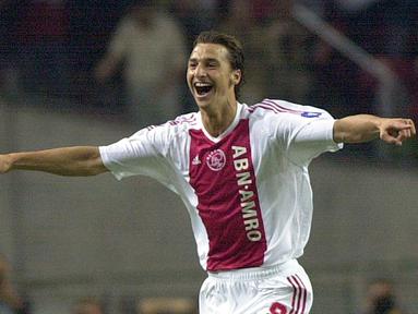 Zlatan Ibrahimovic bergabung bersama Ajax pada tahun 2001 hingga 2004 dan mengantarkan Ajax meraih juara pada tahun 2001/2002 dan 2003/2004. (AFP/Pascal George)