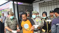 Razia orang gila oleh kepolisian dan Satpol PP di Kota Malang, Jawa Timur (Liputan6.com/Zainul Arifin)