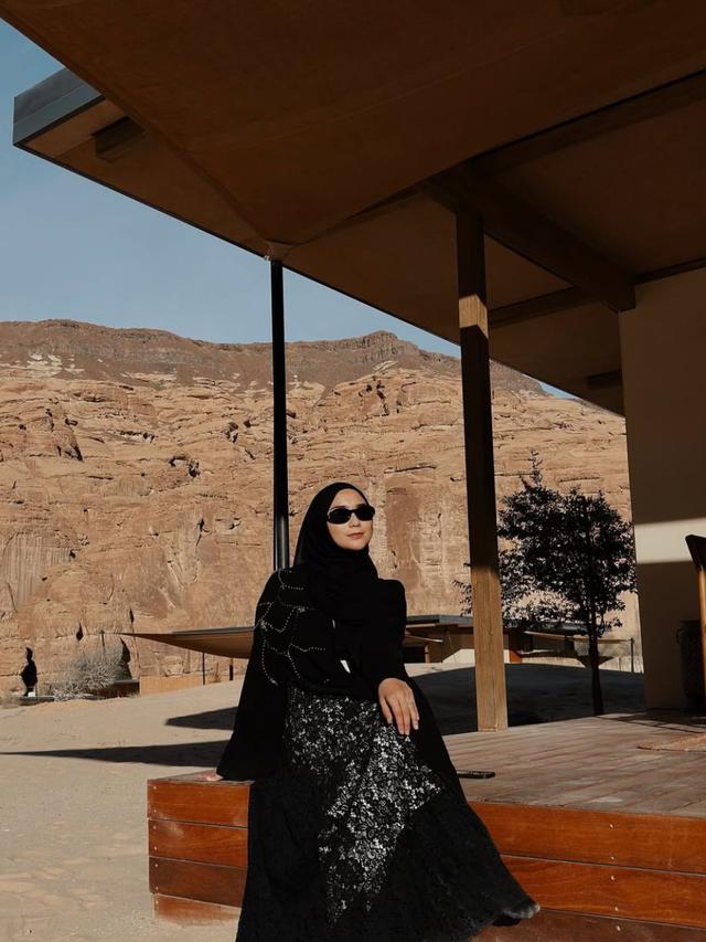 Potret Citra Kirana Sambangi Kota AI Ula di Arab Saudi  (credit: instagram.com/citraciki).