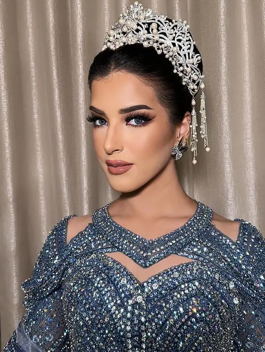 Pesona layaknya Miss Universe makin terlihat saat Tasya kenakan crown rancangan Rinaldy A. Yunardi [@tasyafarasya]