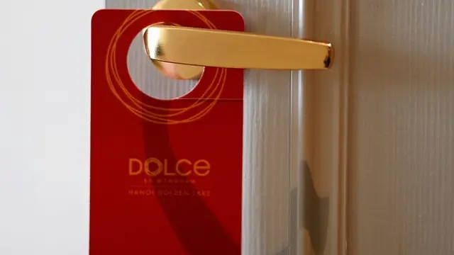 Potret Hotel Berlapiskan Emas 24 Karat di Vietnam, Super Mewah. (Sumber: MANAN VATSYAYANA/AFP)