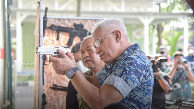 Panglima Angkatan Tentera Malaysia (ATM) Jeneral Tan Sri Dato' Sri Haji Affendi Bin Buang mengunjungi PT Pindad. Foto: Pindad