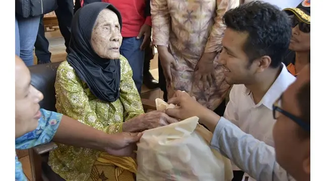 6 Potret Emil Dardak Saat Terjun ke Masyarakat, Sederhana dan Bersahaja