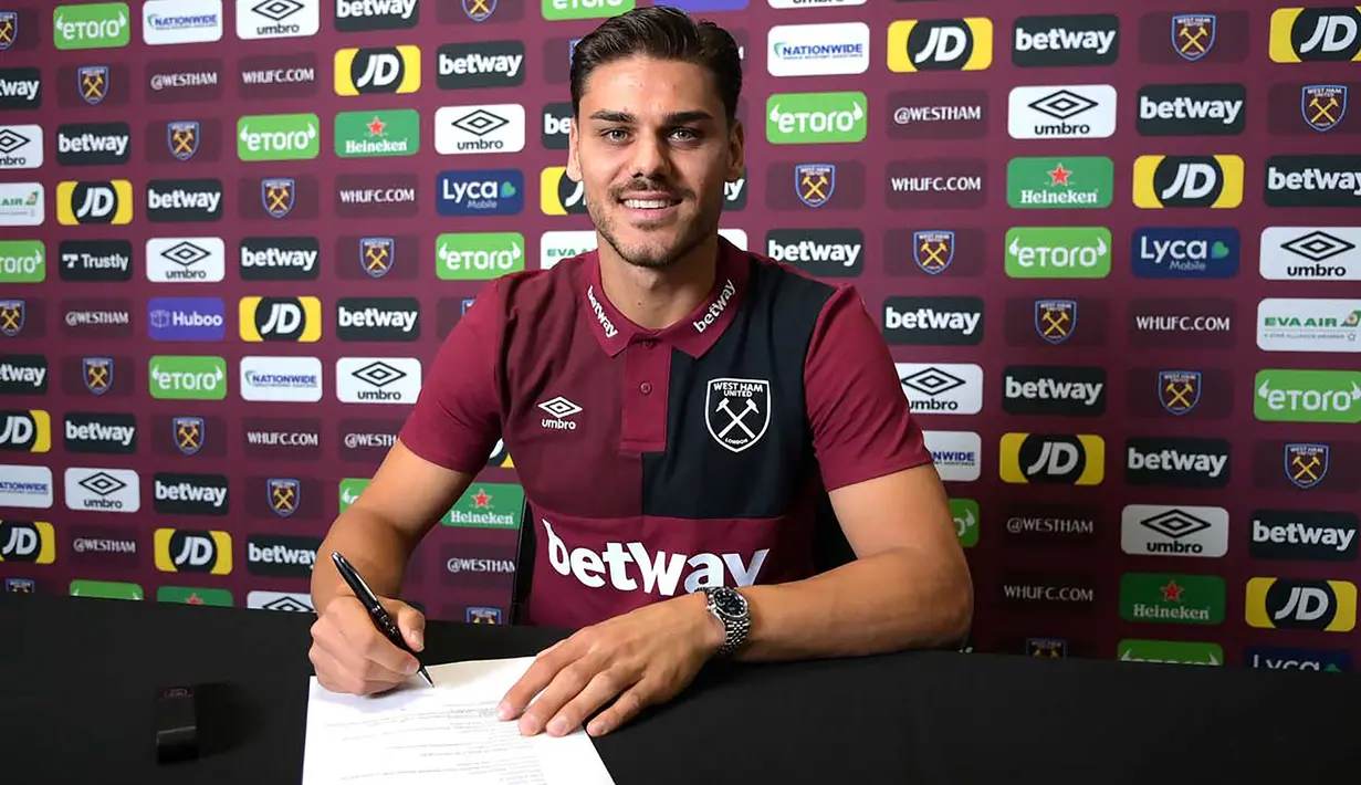 Tiga musim membela Arsenal mulai tengah musim 2017/2018 hingga akhir musim 2021/2022, Konstantinos Mavropanos akhirnya dilepas The Gunners ke VfB Stuttgart pada awal musim 2022/2023 dengan mahar 3,2 juta euro setelah sempat berstatus pinjaman selama dua musim. Hanya semusim bersama Vfb Stuttgart, Konstantinos Mavropanos akhirnya kembali ke Premier League pada awal musim 2023/2024 setelah menerima pinangan West Ham United dengan nilai transfer 20 juta euro. (whufc.com)