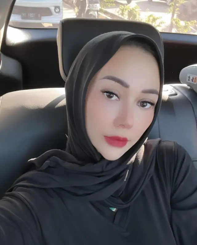 10 Seleb ini ternyata pernah belajar di pesantren, Nikita Mirzani dulunya santri Gontor