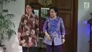 Ketua Umum PDIP, Megawati Soekarnoputri ditemani anaknya, Puan Maharani menyambut kedatangan cawapres 01 Ma'ruf Amin  di Jalan Teuku Umar, Menteng, Jakarta, Kamis (9/5/2019). Pertemuan Megawati dengan Ma'ruf ini merupakan silaturahmi antara pemimpin bangsa.   (Liputan6.com/Johan Tallo)