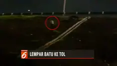 Terekam kamera seorang bocah lemparkan batu ke pengendara mobil di Tol Desari, Depok.