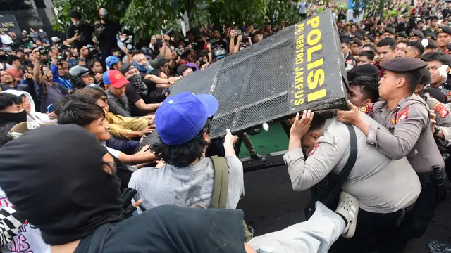 Sempat Bentrok, Demo BEM UI Suarakan 5 Tuntutan