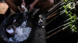 Jumlah tersebut berkurang dari tahun lalu yang bisa mencapai lebih dari 300 buah per harinya. (Liputan6.com/Herman Zakharia)