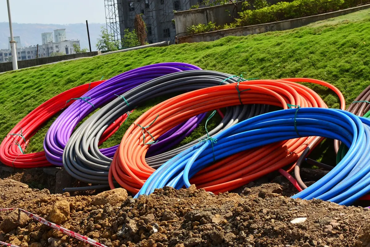 Ilustrasi Kabel Serat Optik, Fiber Optik