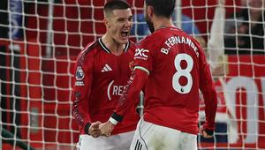 Striker Manchester United, Benjamin Sesko, mencetak satu gol ke gawang Brentford pada lanjutan Liga Inggris 2025/2026 di Old Trafford, Selasa (28/4/2026) dini hari WIB. (Darren Staples / AFP)