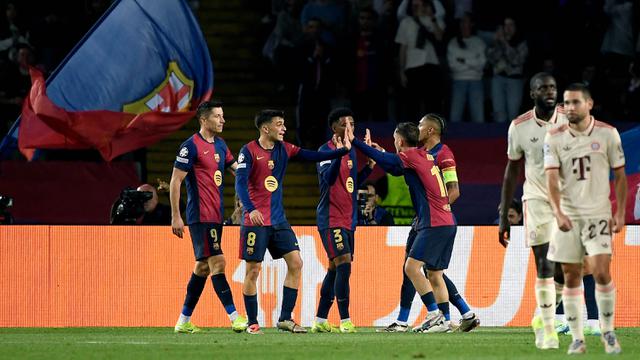 Rapinha Hattrick, Barcelona Bungkam Bayern Munchen