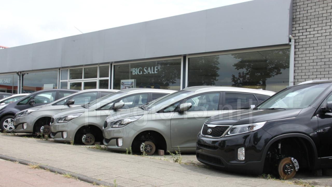 Gagal Curi Mobil, Kawanan Ini Jarah Roda Milik Lima Mobil