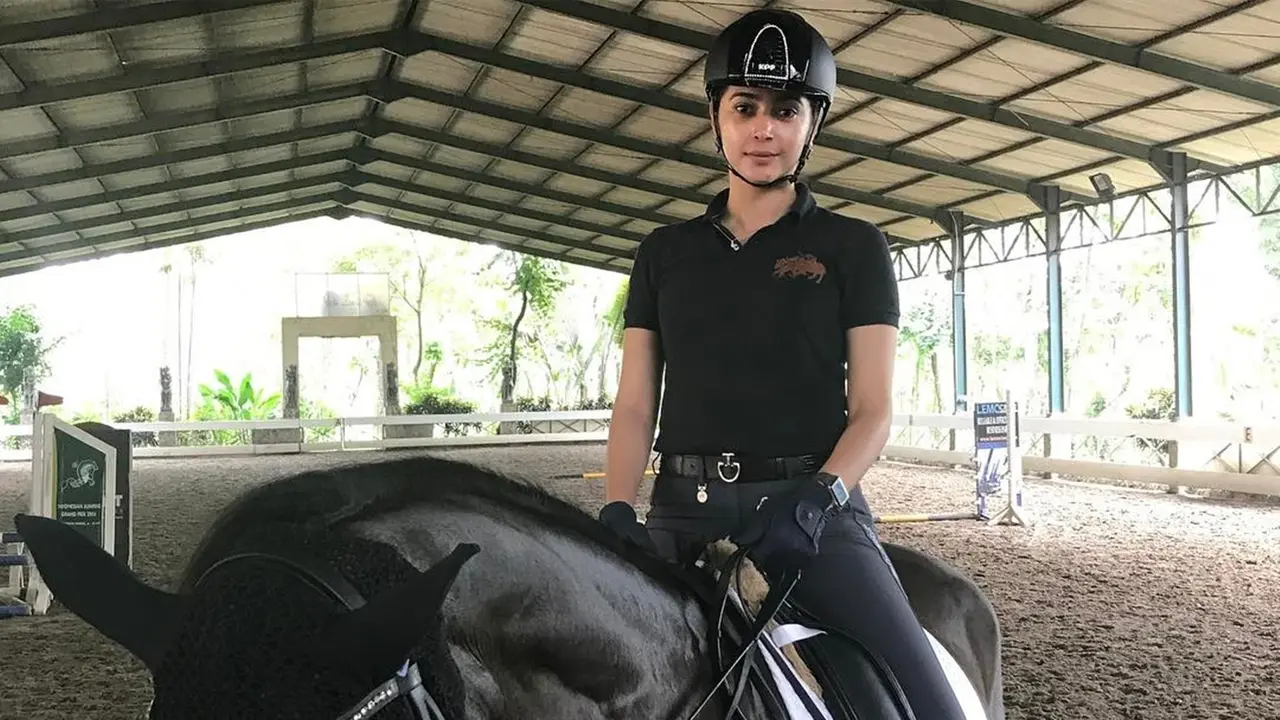 FOTO: Potret Nabila Syakieb Berkuda, Tetap Cantik dan Memesona
