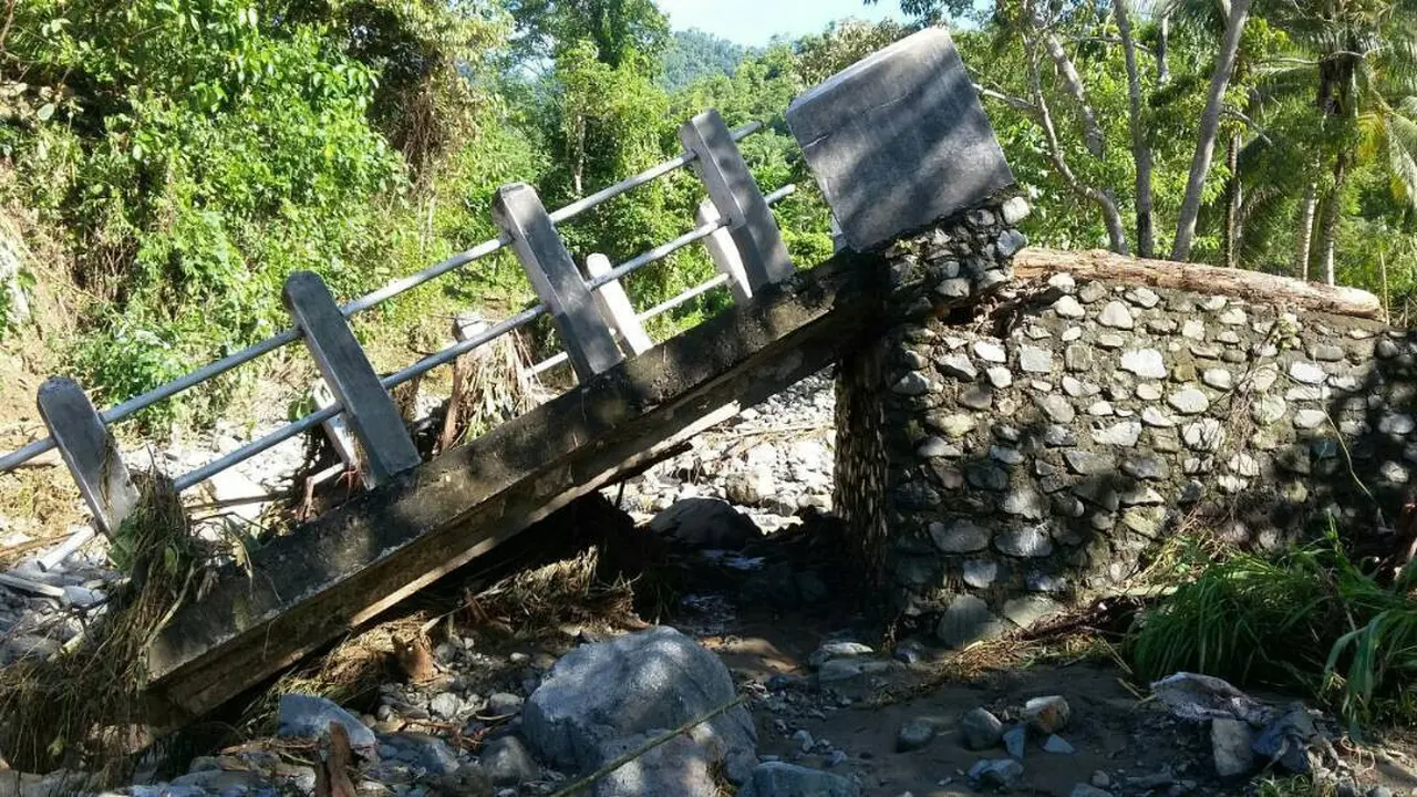 2 Longsor Melumpuhkan Warga Luwu di Bulan April