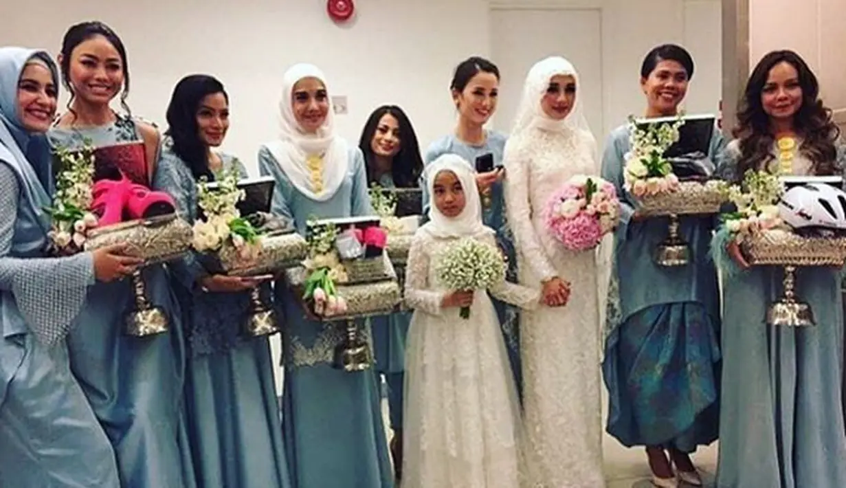 Pernikahan Laudya Cynthia Bella dan Engku Emran menimbulkan kebahagiaan bagi semua pihak, terutama para penggemarnya. Meskipun begitu, ramai beredar perbincangan soal riasan wajah yang dipakai Bella. (Instagram/zaskiasungkar)