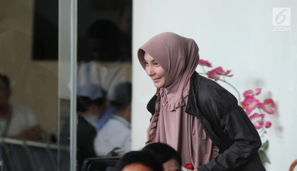 Anggota DPRD sekaligus calon wali kota (cawalkot) Malang 2018 Ya'qud Ananda Gudban siap menjalani pemeriksaan di Gedung KPK, Jakarta, Selasa (27/3). Ini merupakan pemeriksaan perdana Nanda pascaditetapkan sebagai tersangka. (Merdeka.com/Dwi Narwoko)